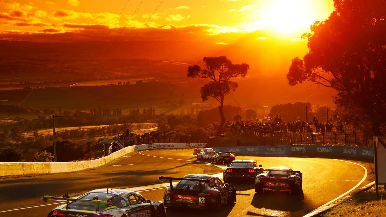 Great track. Bathurst 12 hour. Восход рейсинг. Земля мир гонок. Mount Panorama Porsche 991.