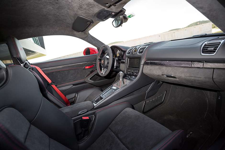 Porsche_Cayman_GT4_interior_0803201501