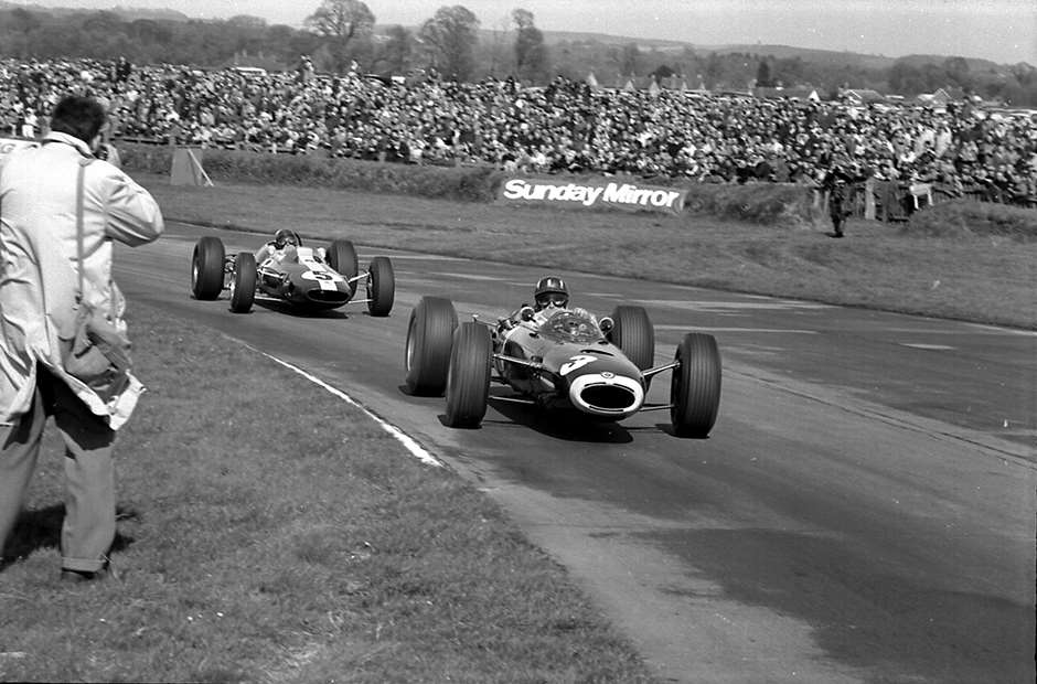 Graham Hill BRM P261 leading Jim Clark Lotus-Climax 25 in Goodwood's final frontline Formula 1 race, 1965