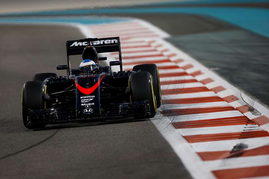 Yas Marina Circuit, Abu Dhabi, United Arab Emirates. Sunday 29 November 2015. Fernando Alonso, McLaren MP4-30 Honda. World Copyright: Charles Coates/LAT Photographic ref: Digital Image _J5R4206