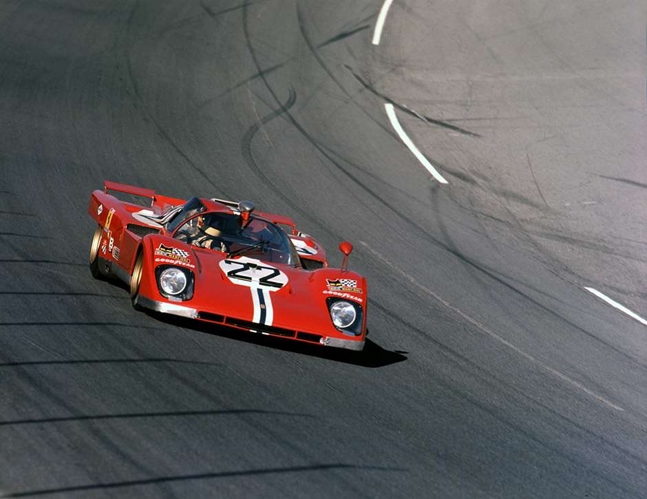 NART Ferrari 512M 'up the wall' at Daytona '71