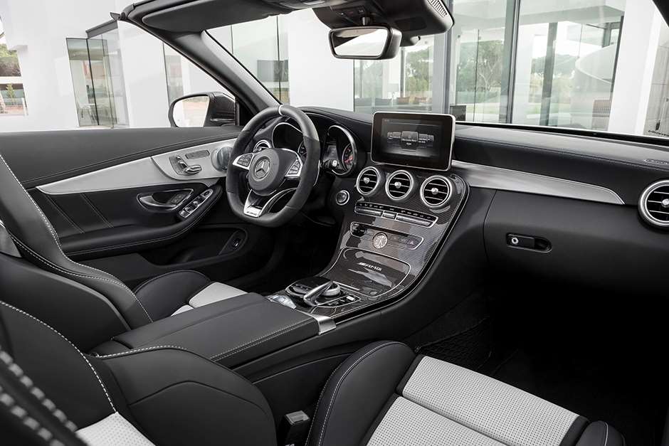 Mercedes-AMG C 63 S Cabriolet( A 205); 2016; Exterieur: designo diamantweiß bright; Interieur: AMG Leder Nappa platinweiß pearl/schwarz; Kraftstoffverbrauch kombiniert (l/100 km):  8,9, CO2-Emissionen kombiniert (g/km): 208; exterior: designo diamond white bright; interior: AMG nappa leather platinium white pearl/black; Fuel consumption, combined (l/100 km):   8.9 CO2 emissions, combined (g/km):  208